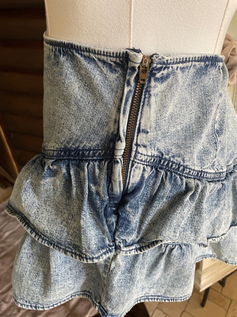 MOTHER The Ruffle Threading Needle Blue Tiered Ruffle Denim Mini Skirt 26 - Picture 8 of 12